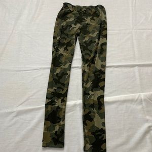 Small camouflage printed leggings